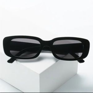 Women’s Retro Rectangle Sun Glasses - Black frame, grey lens